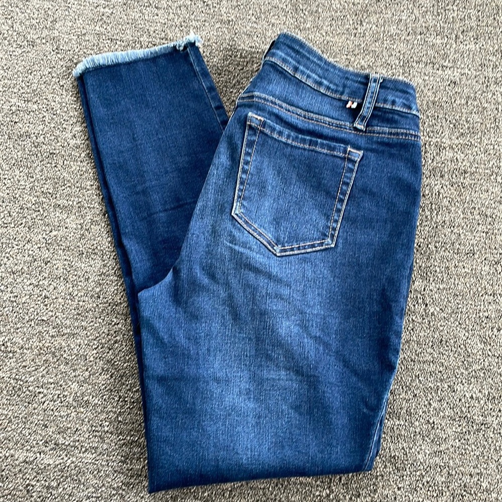Frayed hem skinny jeans, Size 8, New Without Tags
